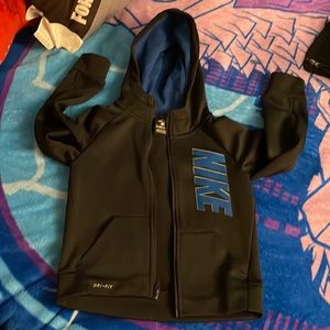 Nike sweater for boys size 6